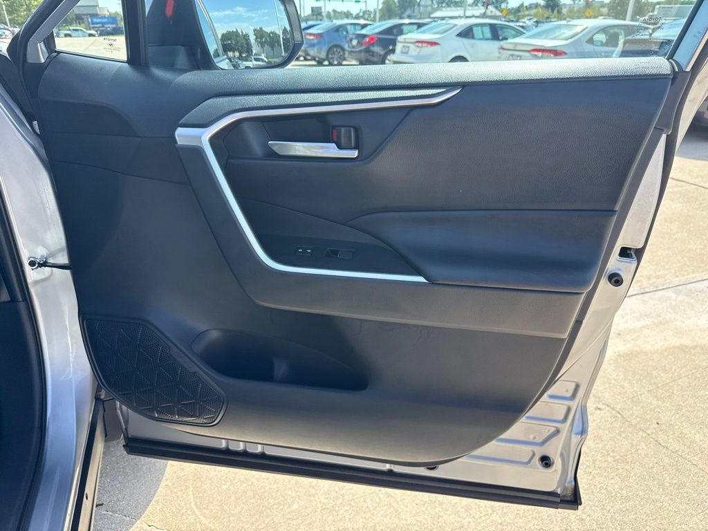 Used 2019 Toyota RAV4 XLE Premium AWD/4WD image 23