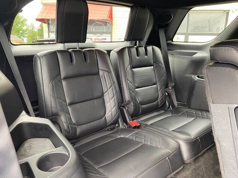 Used 2017 Ford Explorer Platinum AWD/4WD image 30
