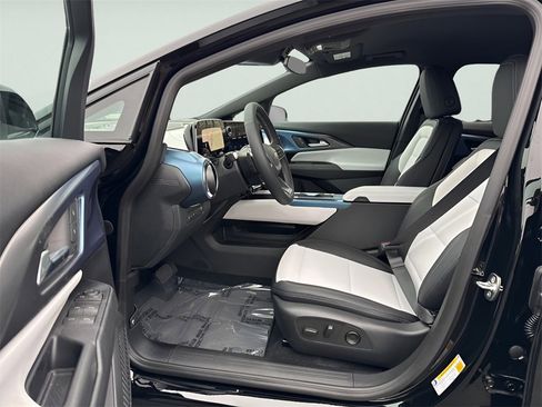 New 2026 Chevrolet Equinox EV LT image 18