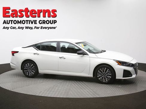 Used 2025 Nissan Altima 2.5 SV FWD image 46