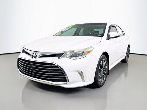 Used 2016 Toyota Avalon XLE image 10