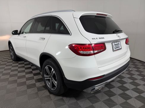Used 2019 Mercedes-Benz GLC 300 4MATIC image 3