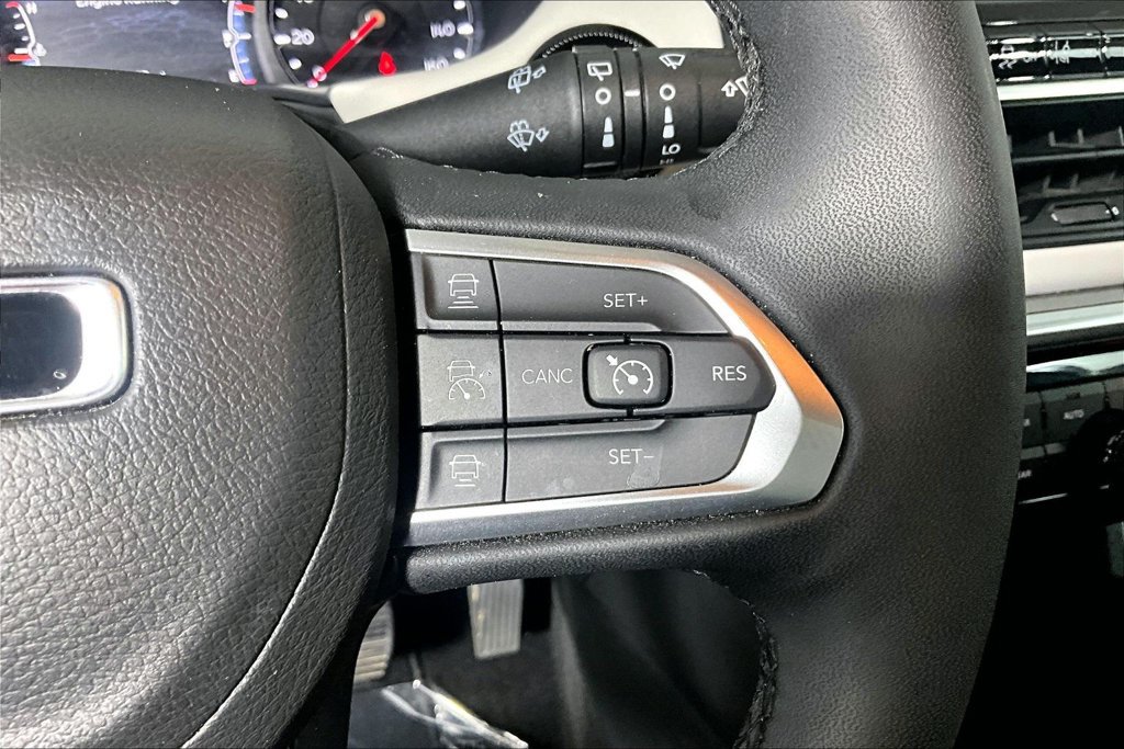 Used 2025 Jeep Compass Limited AWD/4WD image 19