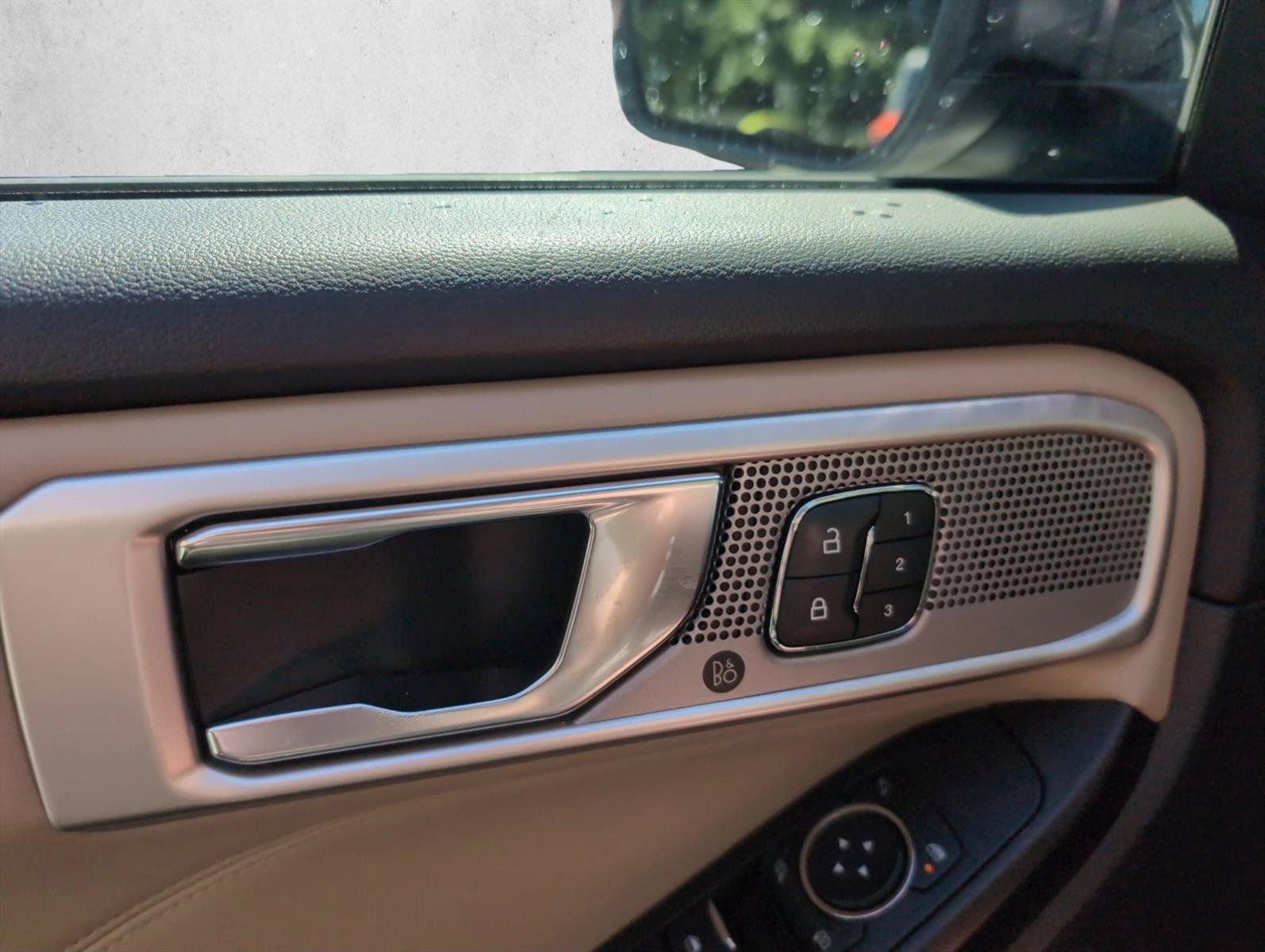 Used 2020 Ford Explorer Limited RWD image 19