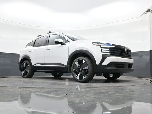New 2025 Nissan Kicks SR FWD image 14