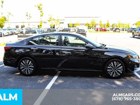 Used 2024 Nissan Altima 2.5 SV FWD image 8