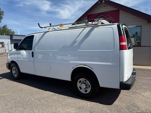 Used 2010 Chevrolet Express 2500 image 6