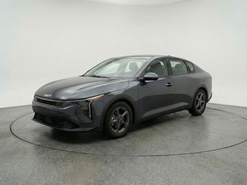Used 2025 Kia K4 FWD image 3