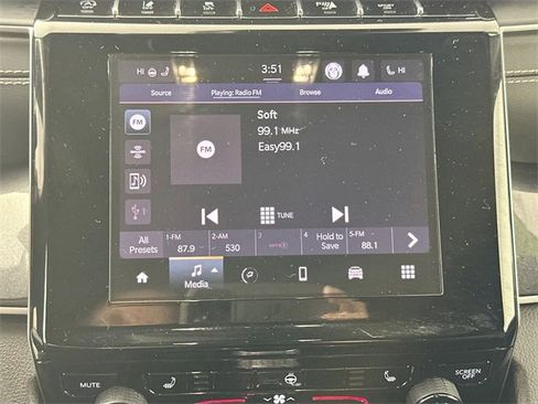 Used 2023 Jeep Grand Cherokee L Laredo image 12