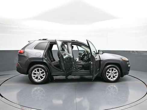 Used 2015 Jeep Cherokee Latitude AWD/4WD image 40