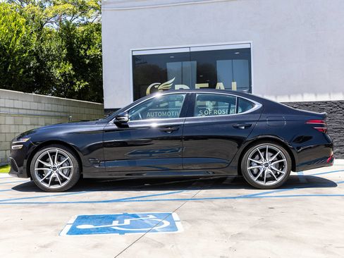 Used 2025 Genesis G70 2.5T RWD image 9