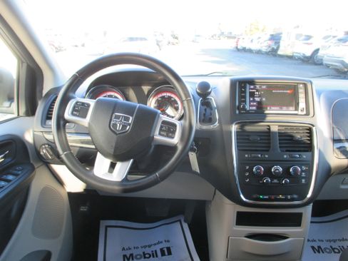 Used 2017 Dodge Grand Caravan SE w/ Power Window Group image 8