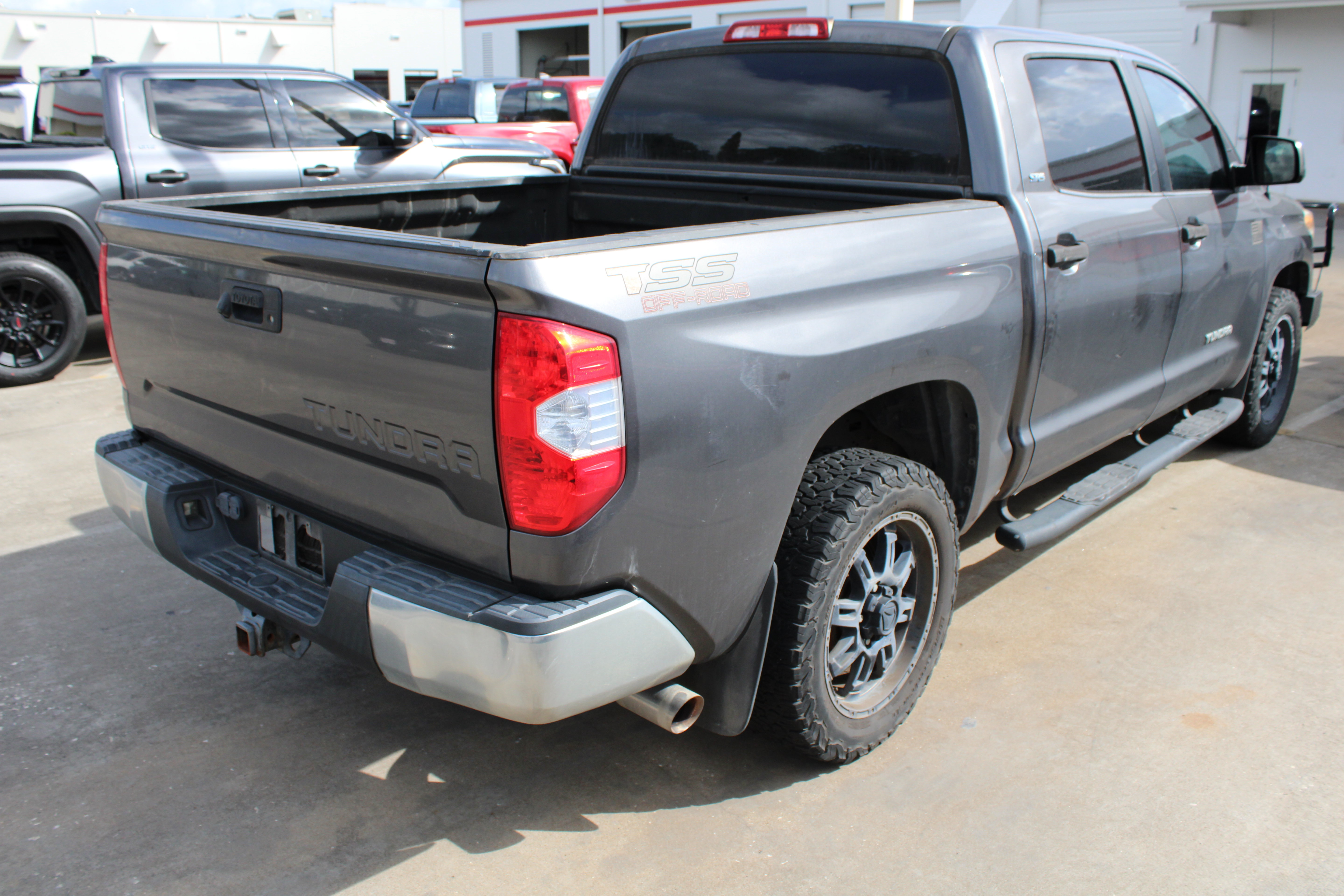 Used 2015 Toyota Tundra SR5 w/ SR5 Upgrade Package RWD image 10