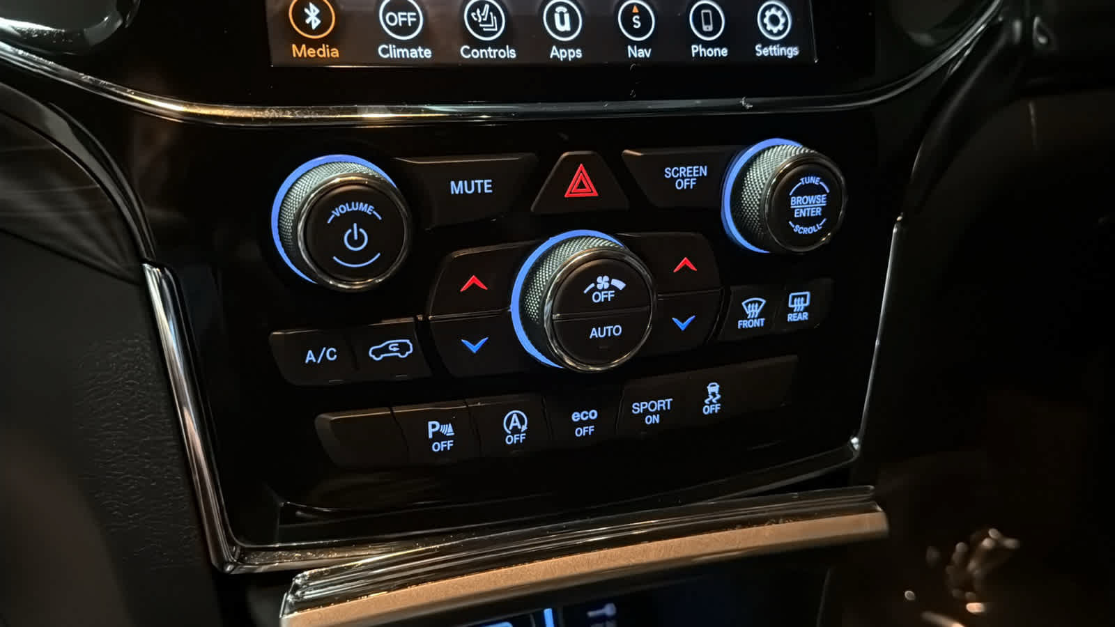 Used 2020 Jeep Grand Cherokee Altitude AWD/4WD image 19