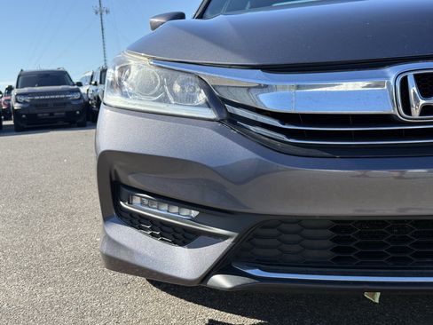 Used 2017 Honda Accord Sport image 9