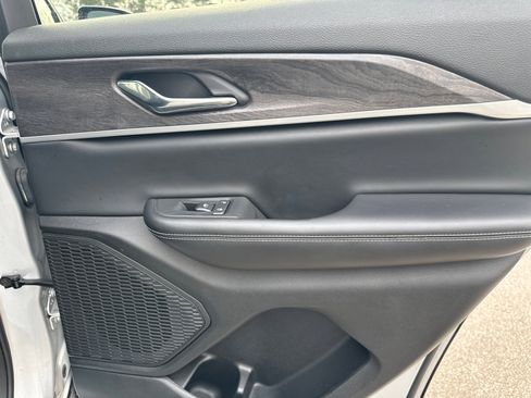 Certified 2024 Jeep Grand Cherokee Limited image 15