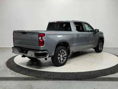 Used 2024 Chevrolet Silverado 1500 LT AWD/4WD image 8