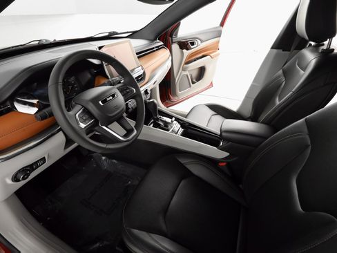 Certified 2024 Jeep Compass Limited image 19