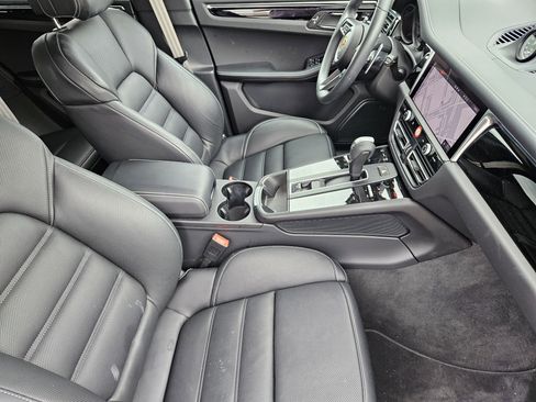 Certified 2025 Porsche Macan image 15