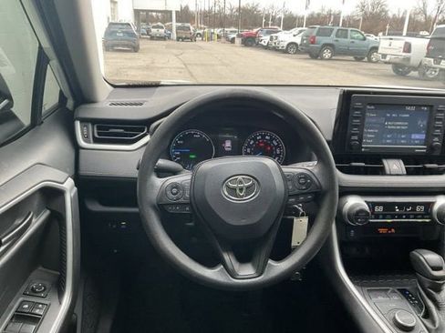 Used 2021 Toyota RAV4 LE image 19