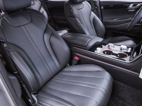 Certified 2025 Genesis GV80 2.5T Standard AWD/4WD image 14