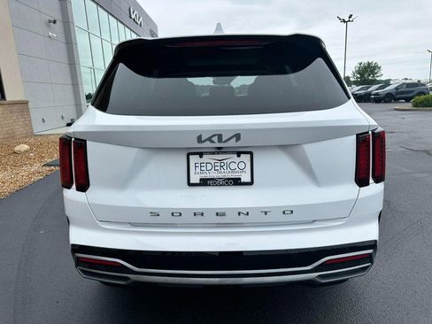 Used 2022 Kia Sorento S w/ Panoramic Sunroof Package FWD image 4