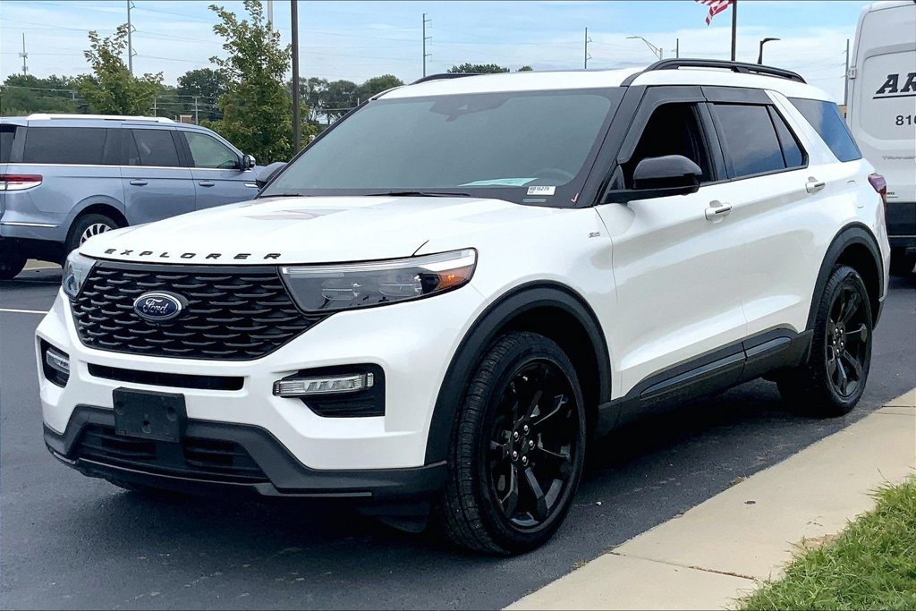 Used 2023 Ford Explorer ST-Line w/ Class IV Trailer Tow Package AWD/4WD image 5