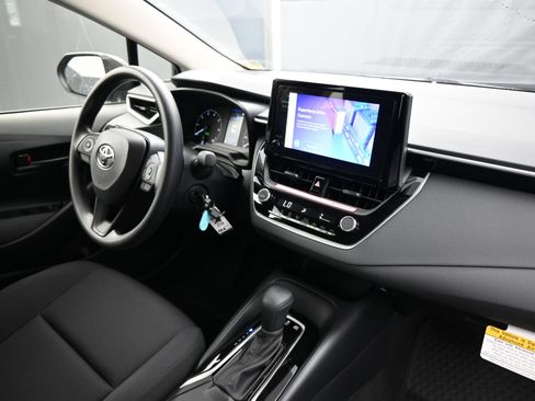 Used 2025 Toyota Corolla LE image 17