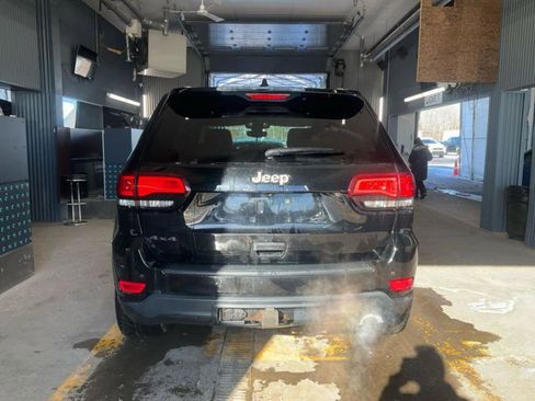 Used 2017 Jeep Grand Cherokee Laredo 75th Anniversary AWD/4WD image 10