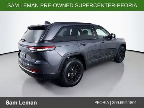 Used 2025 Jeep Grand Cherokee Altitude image 7