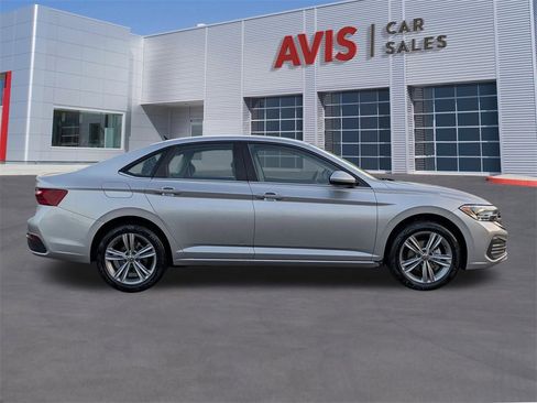 Used 2024 Volkswagen Jetta SE image 5