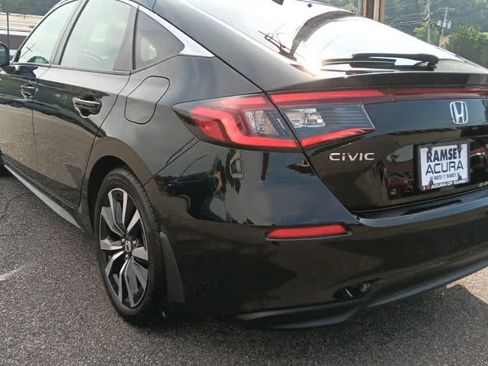 Used 2024 Honda Civic EX-L image 3