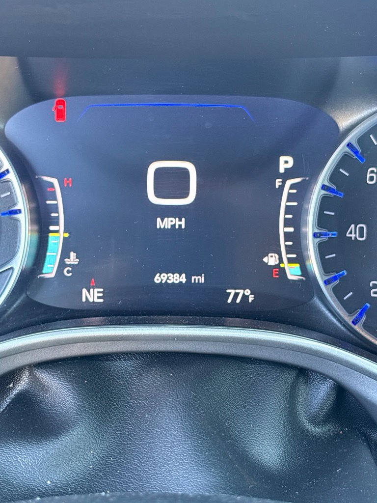 Used 2025 Chrysler Pacifica Select FWD image 17