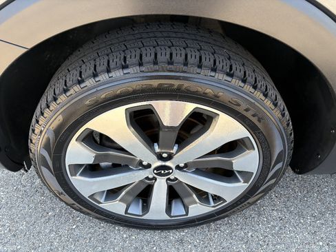 Used 2022 Kia Telluride S image 9