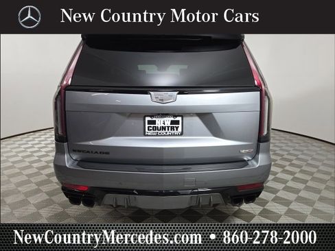 Used 2023 Cadillac Escalade V w/ LPO, ONYX Package image 8