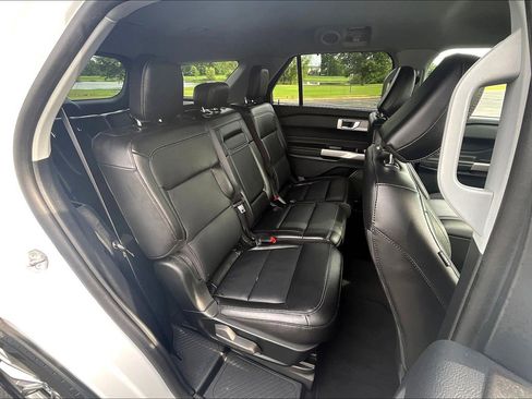 Used 2023 Ford Explorer Limited image 18