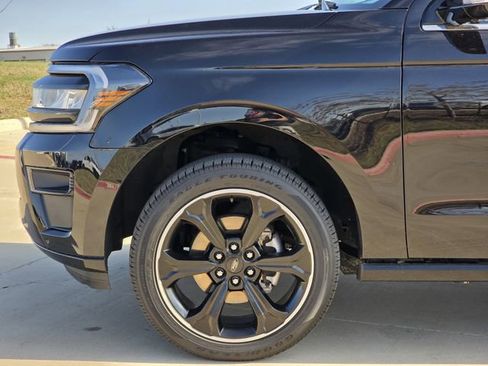 Used 2022 Ford Expedition Max Limited AWD/4WD image 6