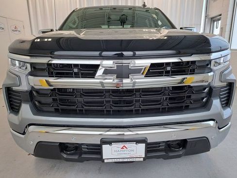 Used 2025 Chevrolet Silverado 1500 LT AWD/4WD image 3