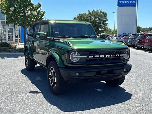 Used 2025 Ford Bronco Outer Banks AWD/4WD image 1