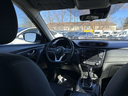 Used 2019 Nissan Rogue SV image 12