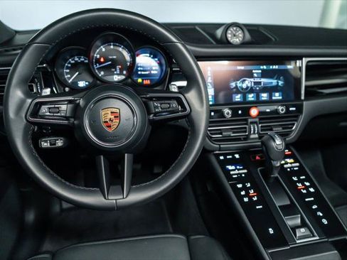 Used 2026 Porsche Macan AWD/4WD image 21