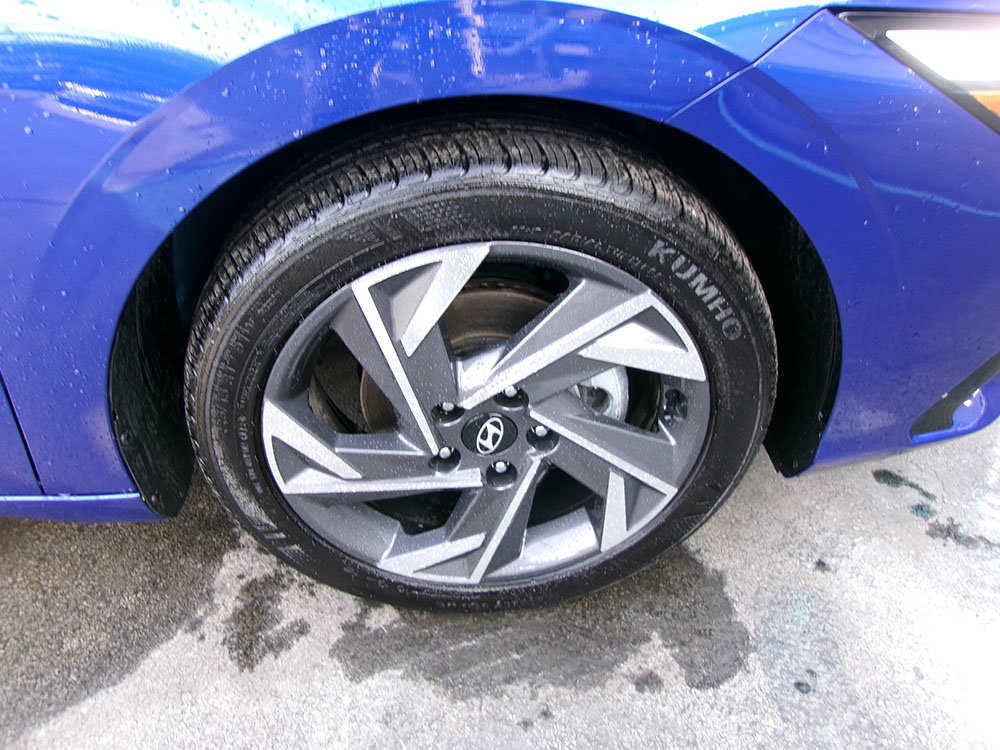 Used 2025 Hyundai Elantra SEL FWD image 7