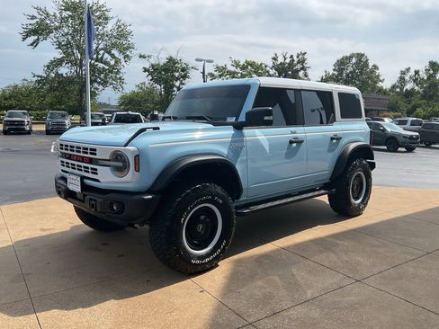 Used 2023 Ford Bronco Heritage Edition AWD/4WD image 3