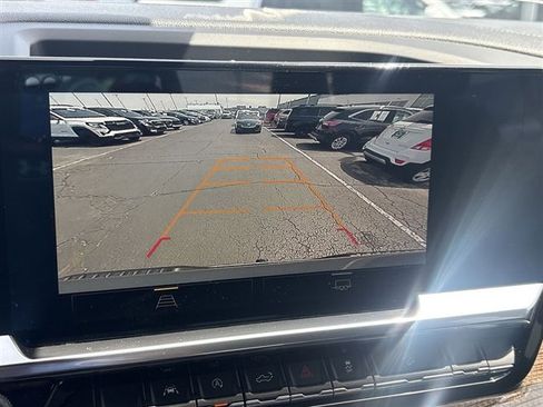 Used 2023 Chevrolet Silverado 1500 RST AWD/4WD image 15