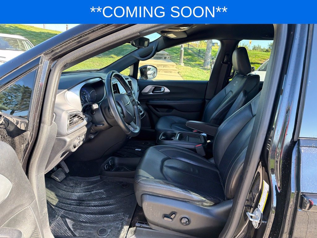 Used 2018 Chrysler Pacifica Touring-L w/ S Appearance Package FWD image 11