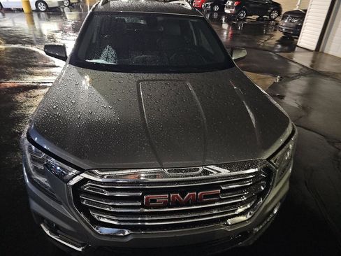Used 2024 GMC Terrain SLT AWD/4WD image 2