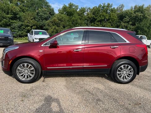 Used 2017 Cadillac XT5 Luxury w/ Driver Awareness Package FWD image 2