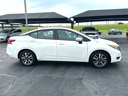 Used 2024 Nissan Versa SV image 9