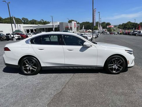 Used 2026 BMW 530i RWD image 2