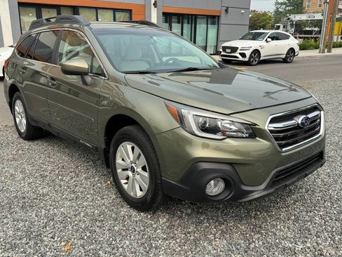 Used 2018 Subaru Outback 2.5i Premium AWD/4WD image 3